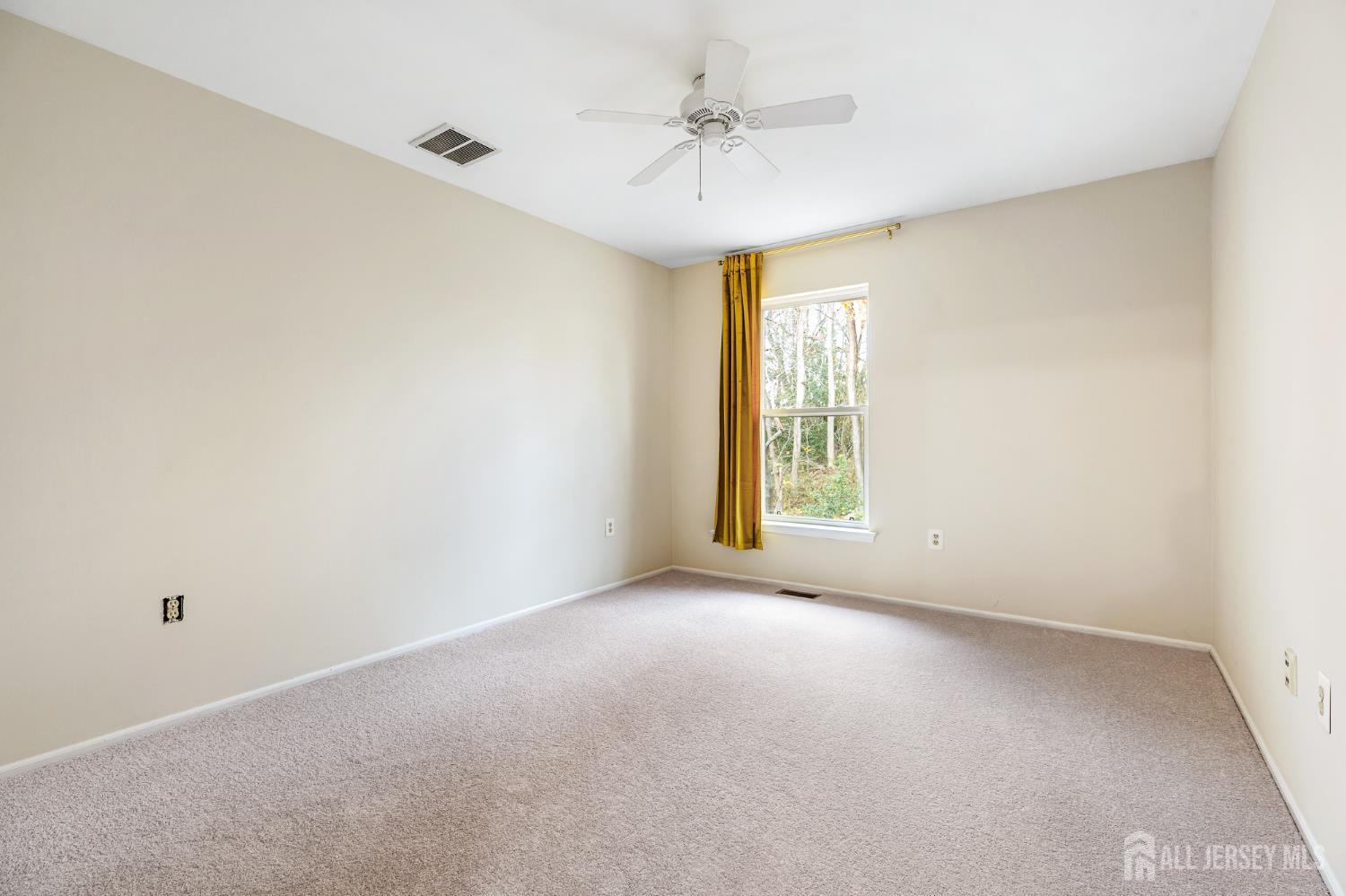 18 Parkside Drive Jamesburg NJ 08831