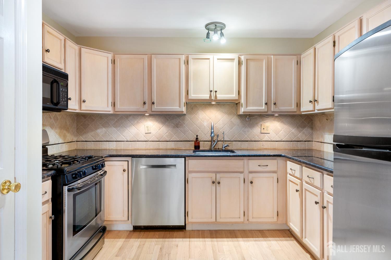 18 Parkside Drive Jamesburg NJ 08831