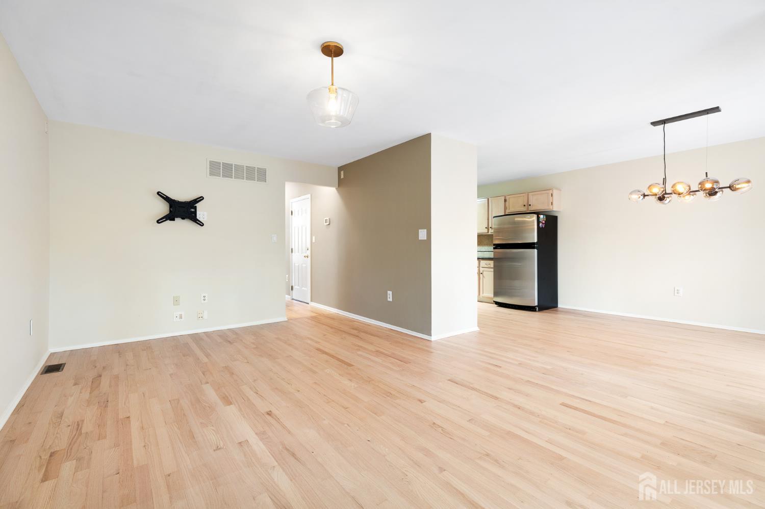 18 Parkside Drive Jamesburg NJ 08831