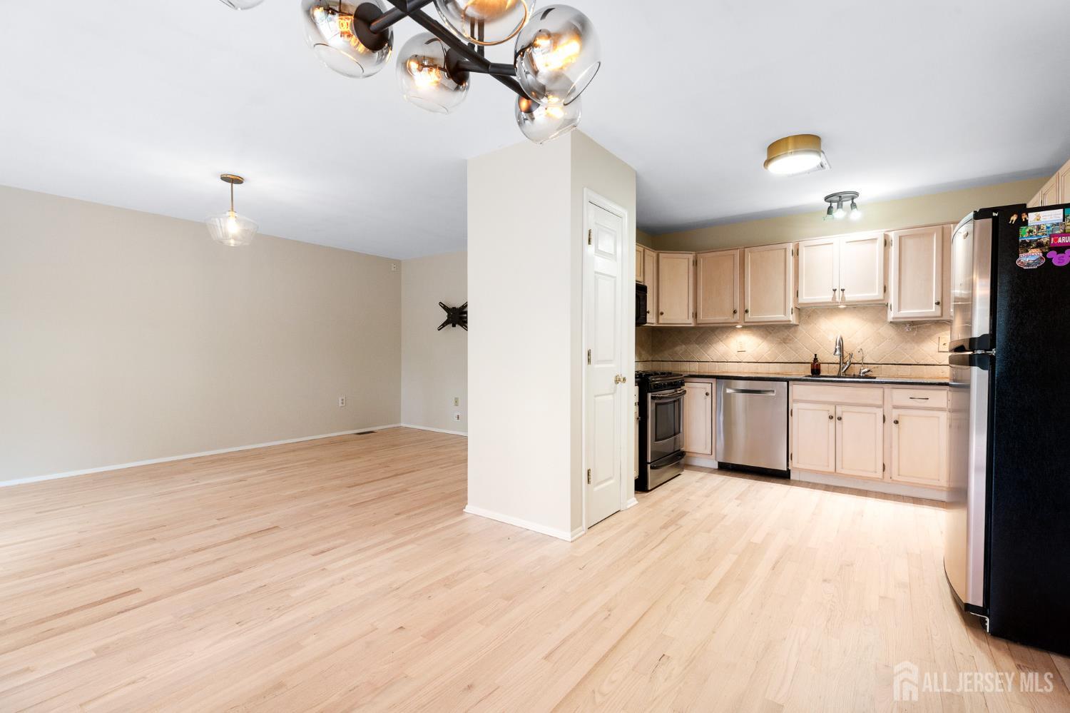18 Parkside Drive Jamesburg NJ 08831