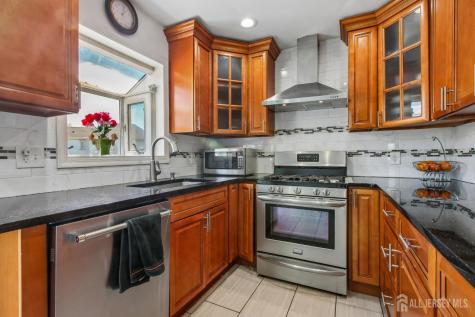 33 Adams St Street Iselin NJ 08830