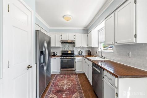10 Peachtree Lane Jamesburg NJ 08831