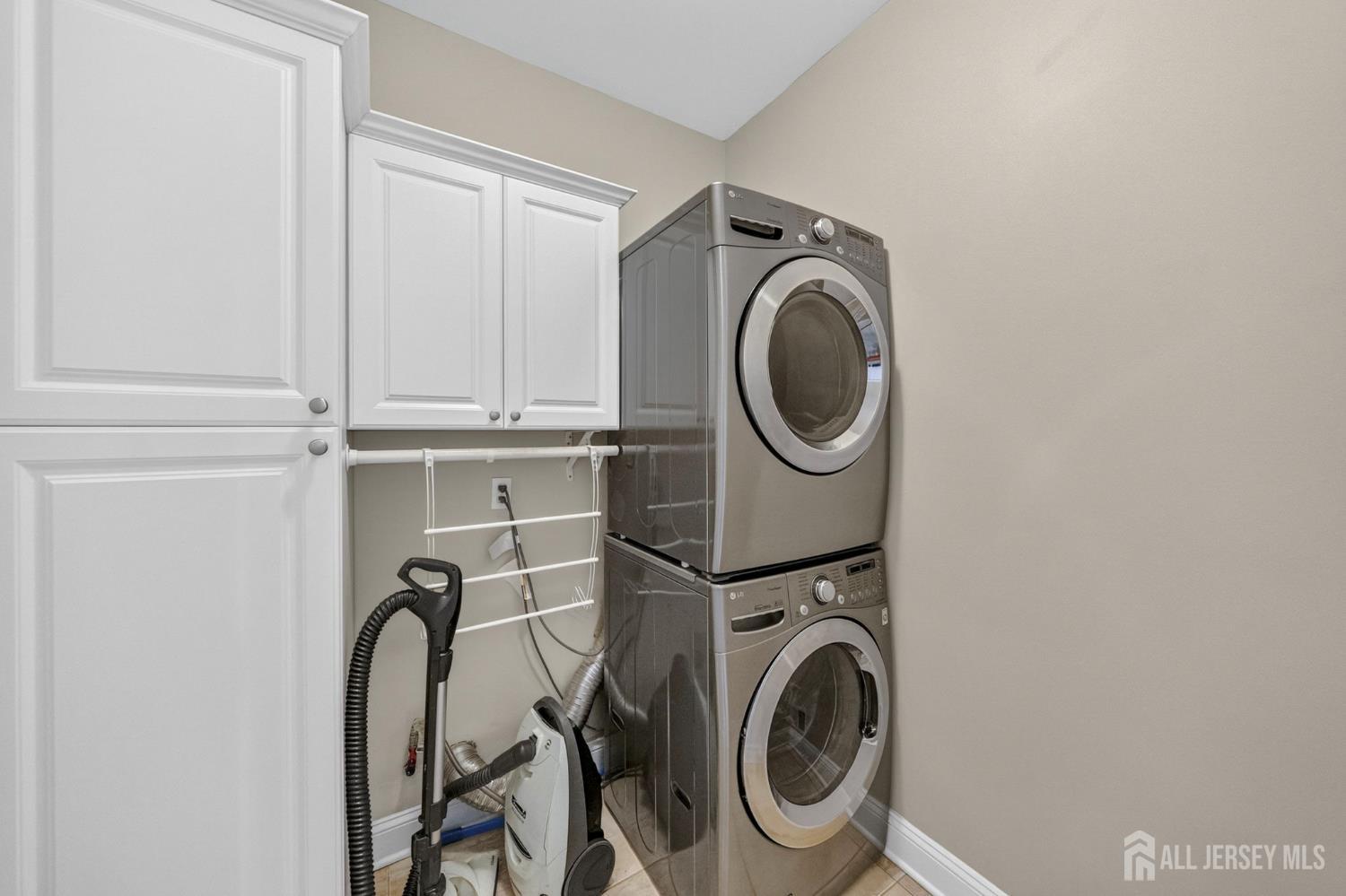 5 Adam Court Monroe NJ 08831