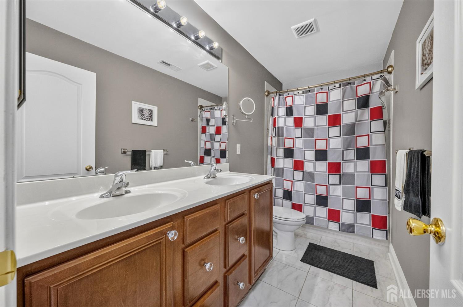 5 Adam Court Monroe NJ 08831