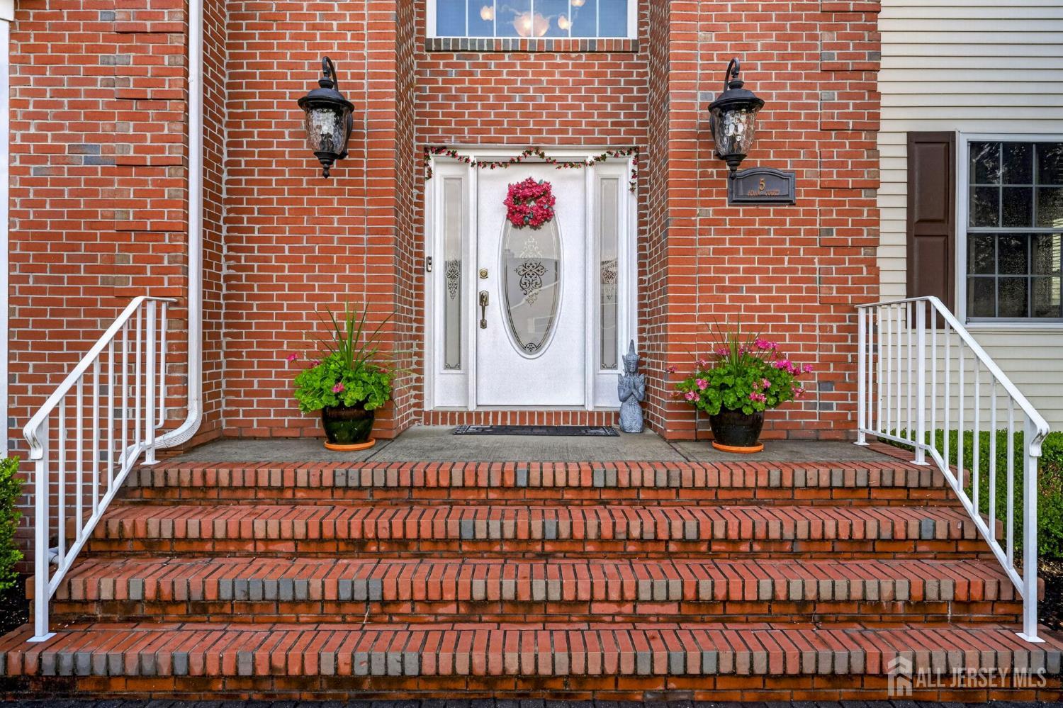 5 Adam Court Monroe NJ 08831