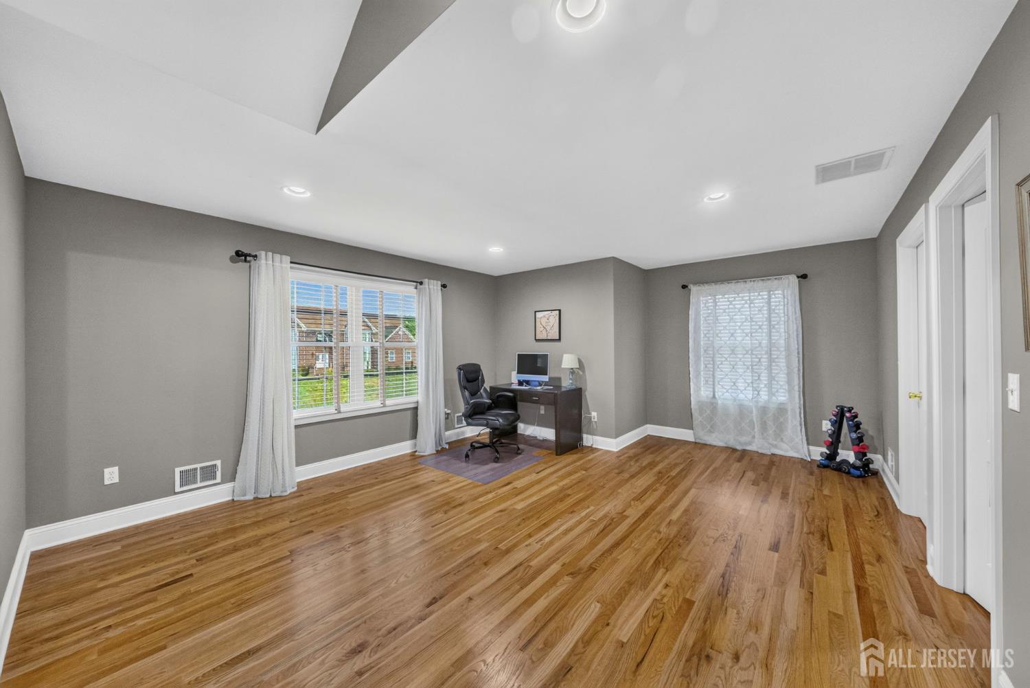 5 Adam Court Monroe NJ 08831