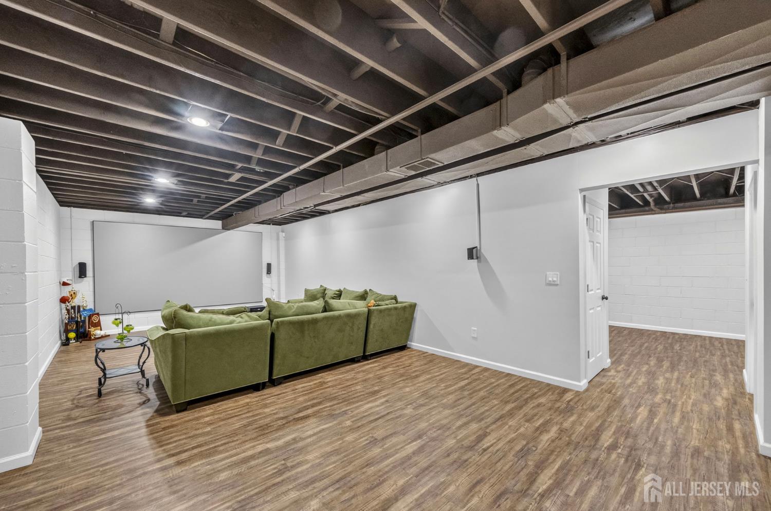 5 Adam Court Monroe NJ 08831