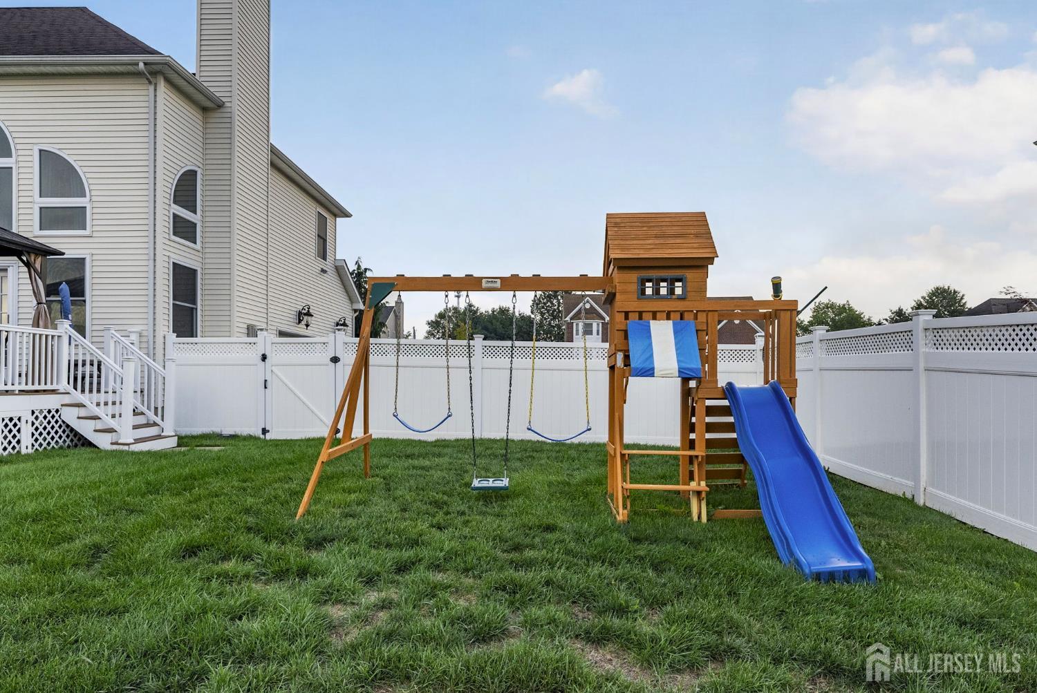 5 Adam Court Monroe NJ 08831