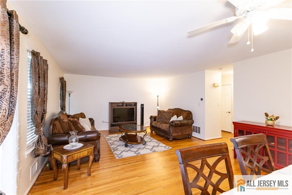 17 Heritage Court Ewing NJ 08628