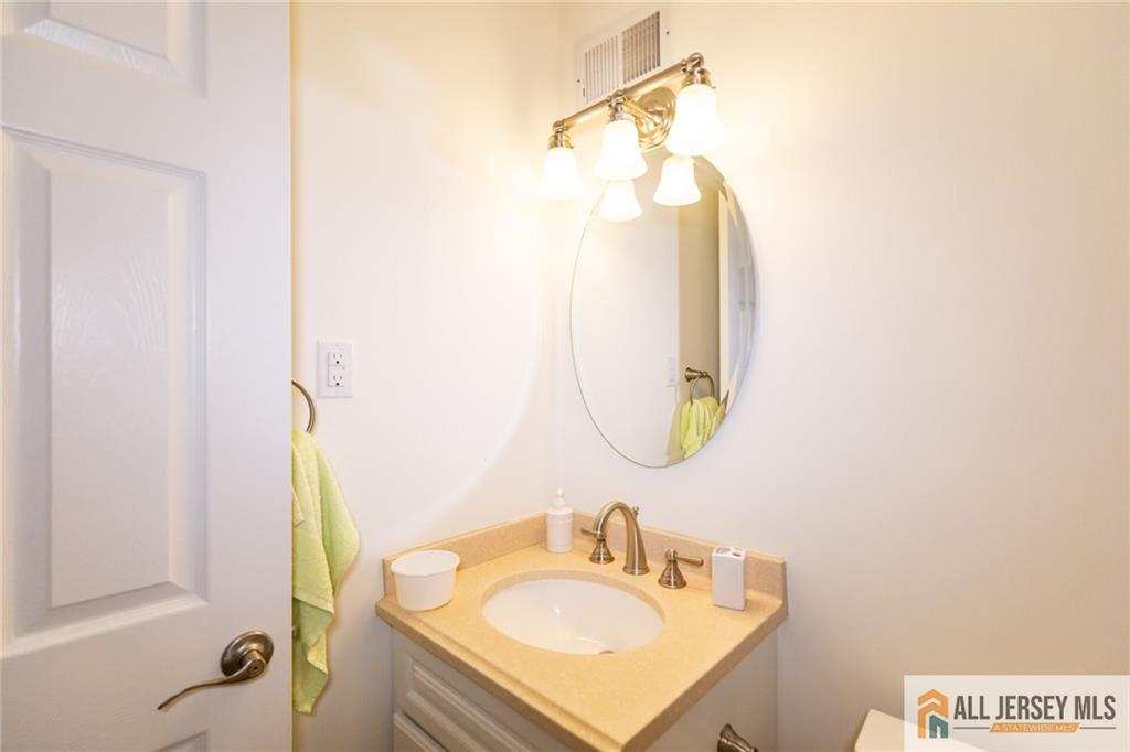 17 Heritage Court Ewing NJ 08628