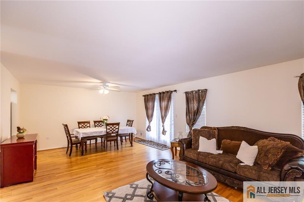 17 Heritage Court Ewing NJ 08628