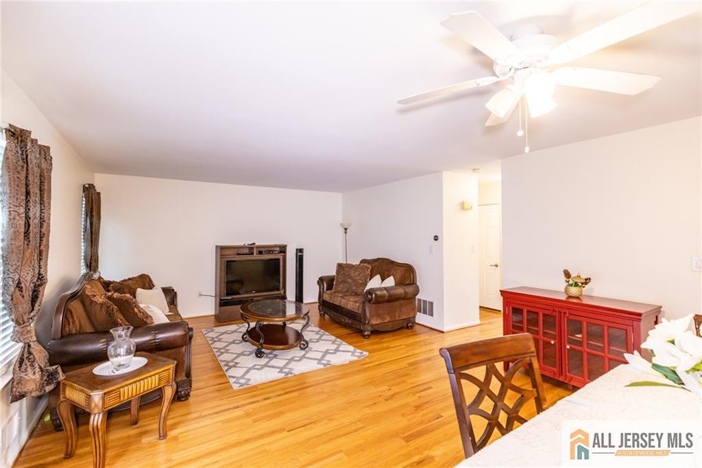 17 Heritage Court Ewing NJ 08628