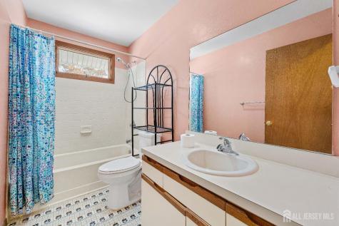 18 Erik Drive North Brunswick NJ 08902