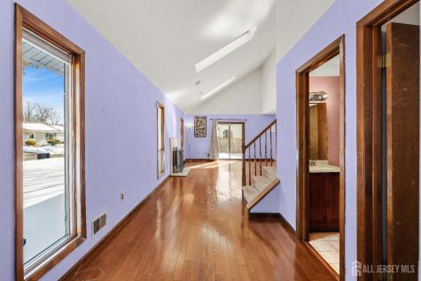 18 Erik Drive North Brunswick NJ 08902
