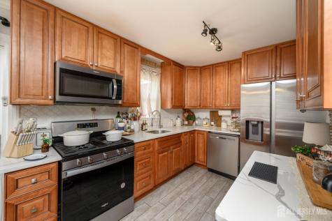 86 Leber Avenue Carteret NJ 07008