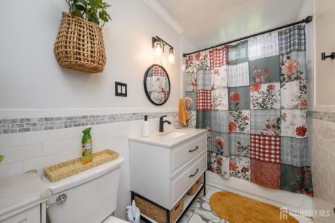 86 Leber Avenue Carteret NJ 07008
