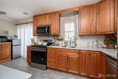 86 Leber Avenue Carteret NJ 07008