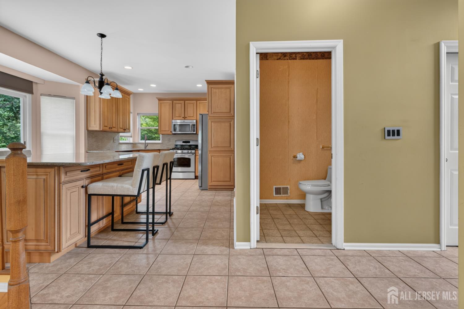 10 Whispering Pines Way Piscataway NJ 08854