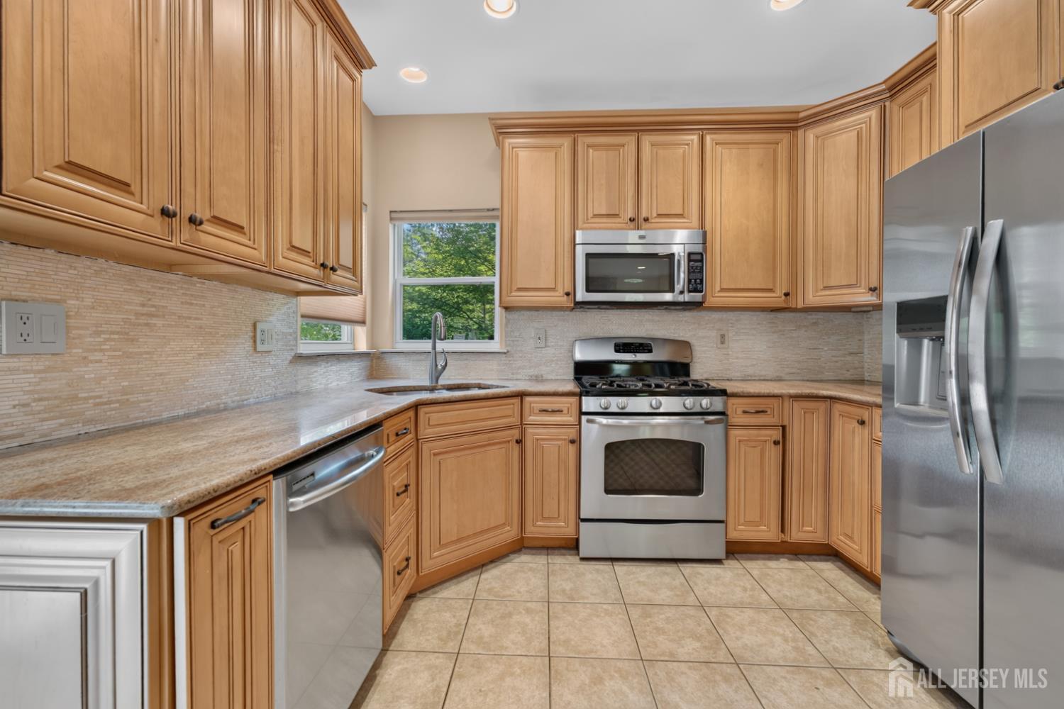 10 Whispering Pines Way Piscataway NJ 08854