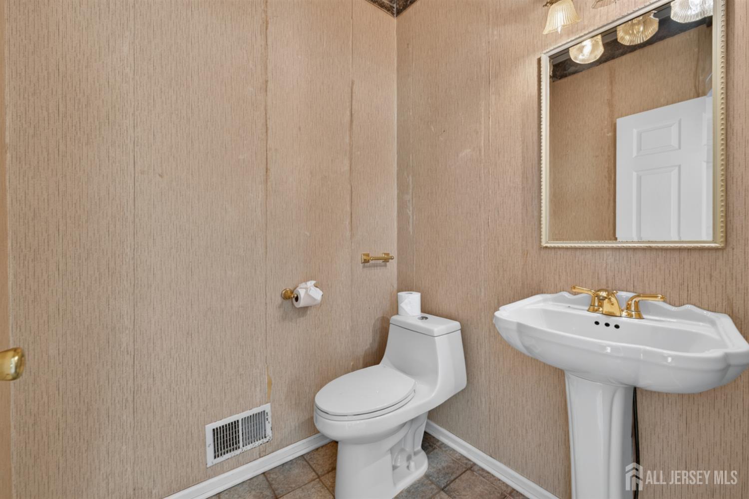 10 Whispering Pines Way Piscataway NJ 08854