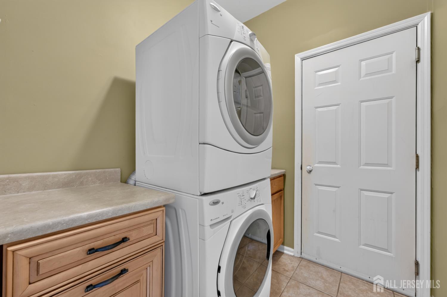 10 Whispering Pines Way Piscataway NJ 08854