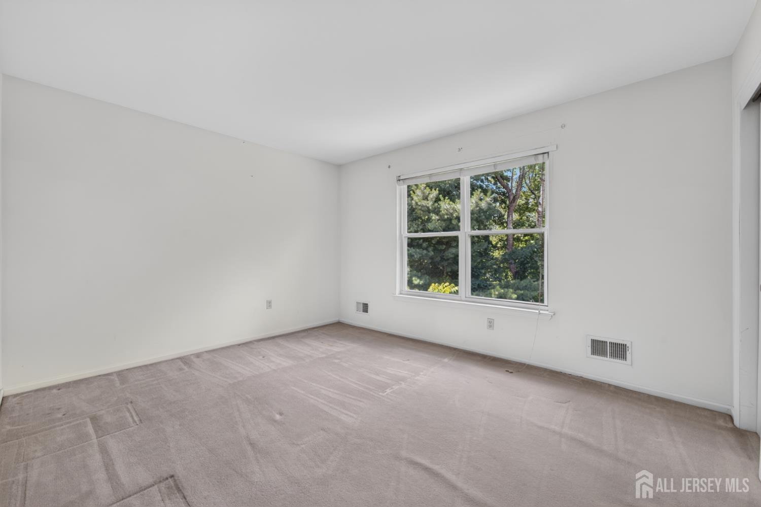10 Whispering Pines Way Piscataway NJ 08854