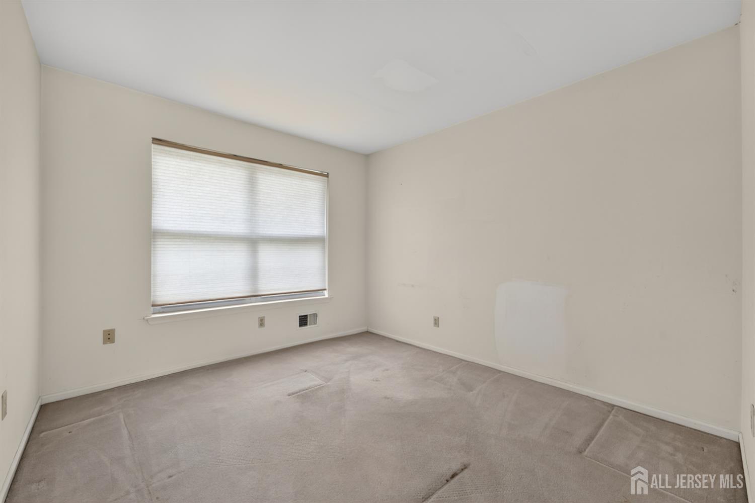 10 Whispering Pines Way Piscataway NJ 08854