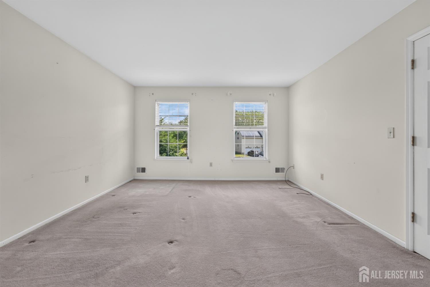 10 Whispering Pines Way Piscataway NJ 08854