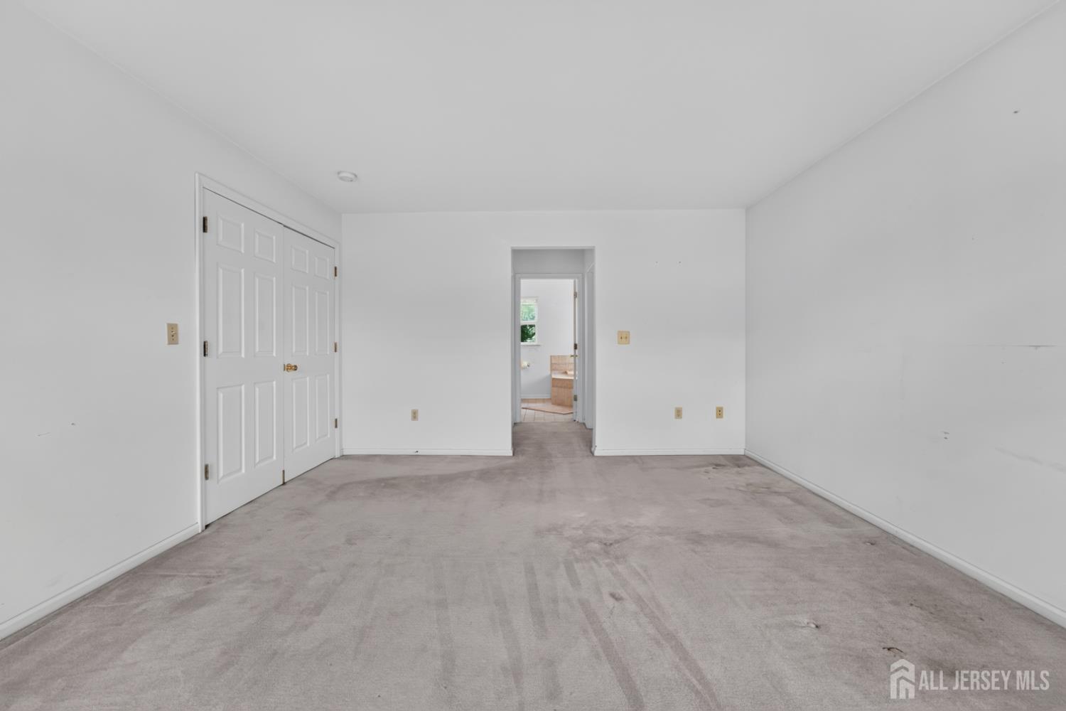 10 Whispering Pines Way Piscataway NJ 08854