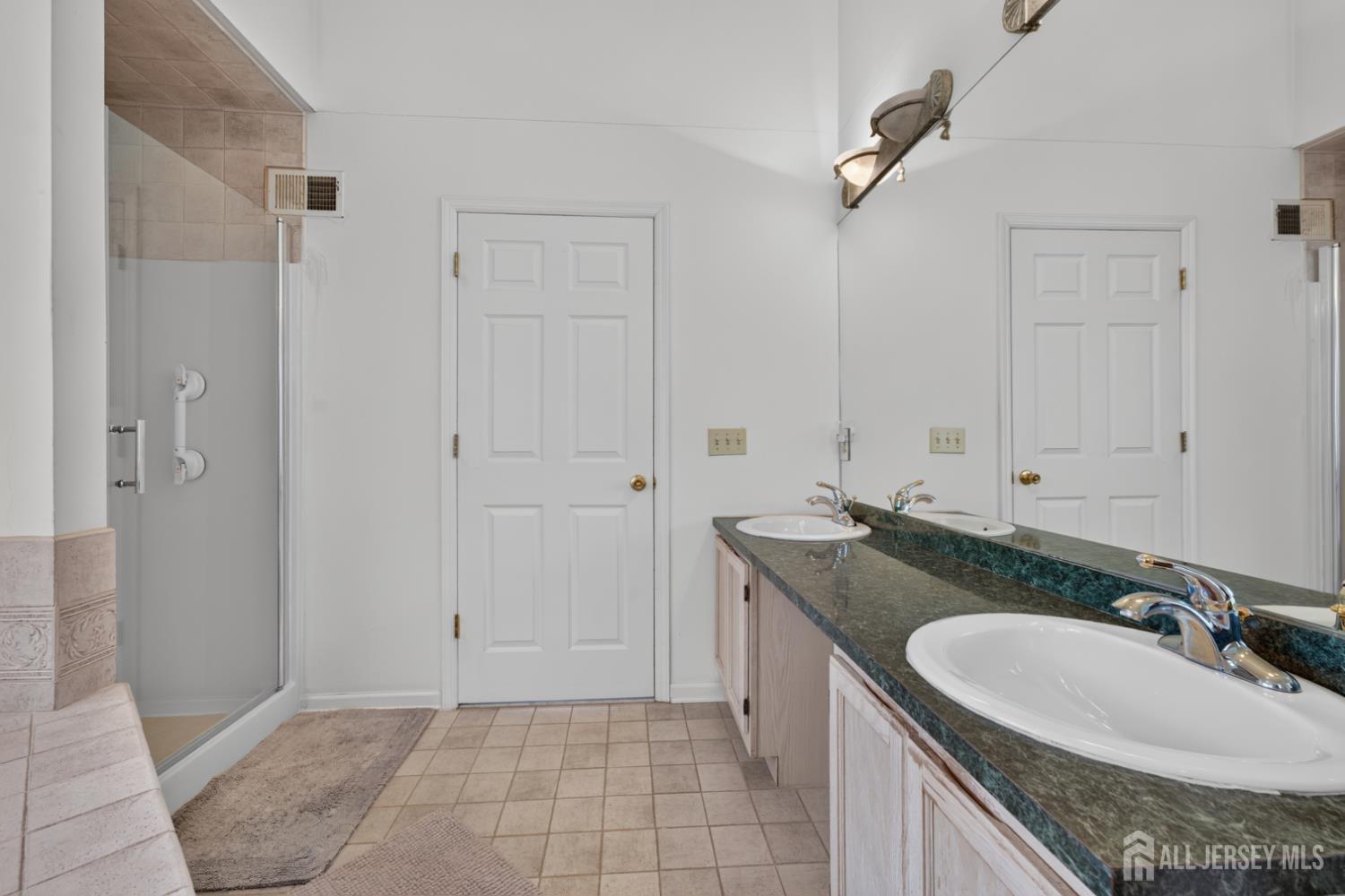 10 Whispering Pines Way Piscataway NJ 08854