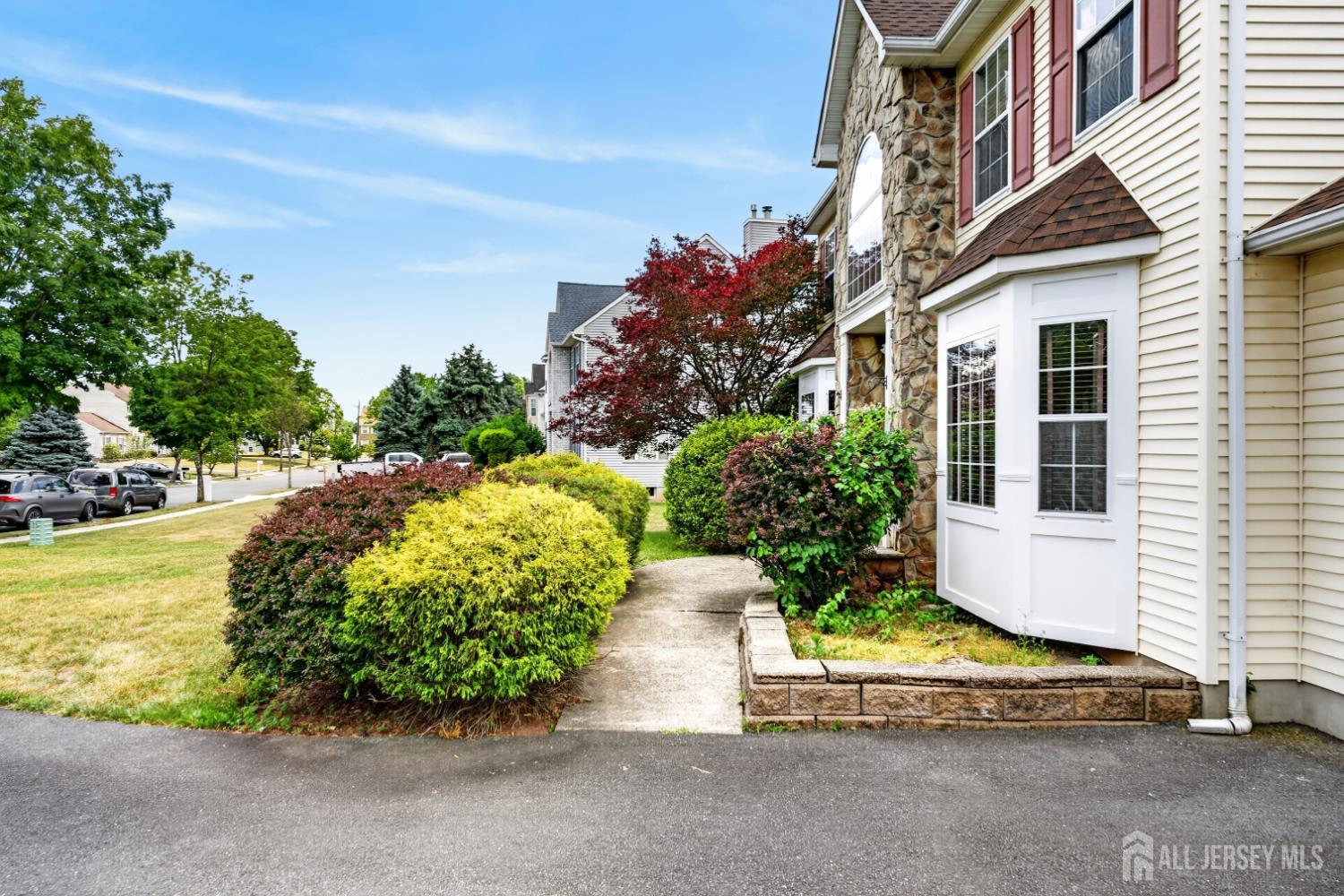 10 Whispering Pines Way Piscataway NJ 08854