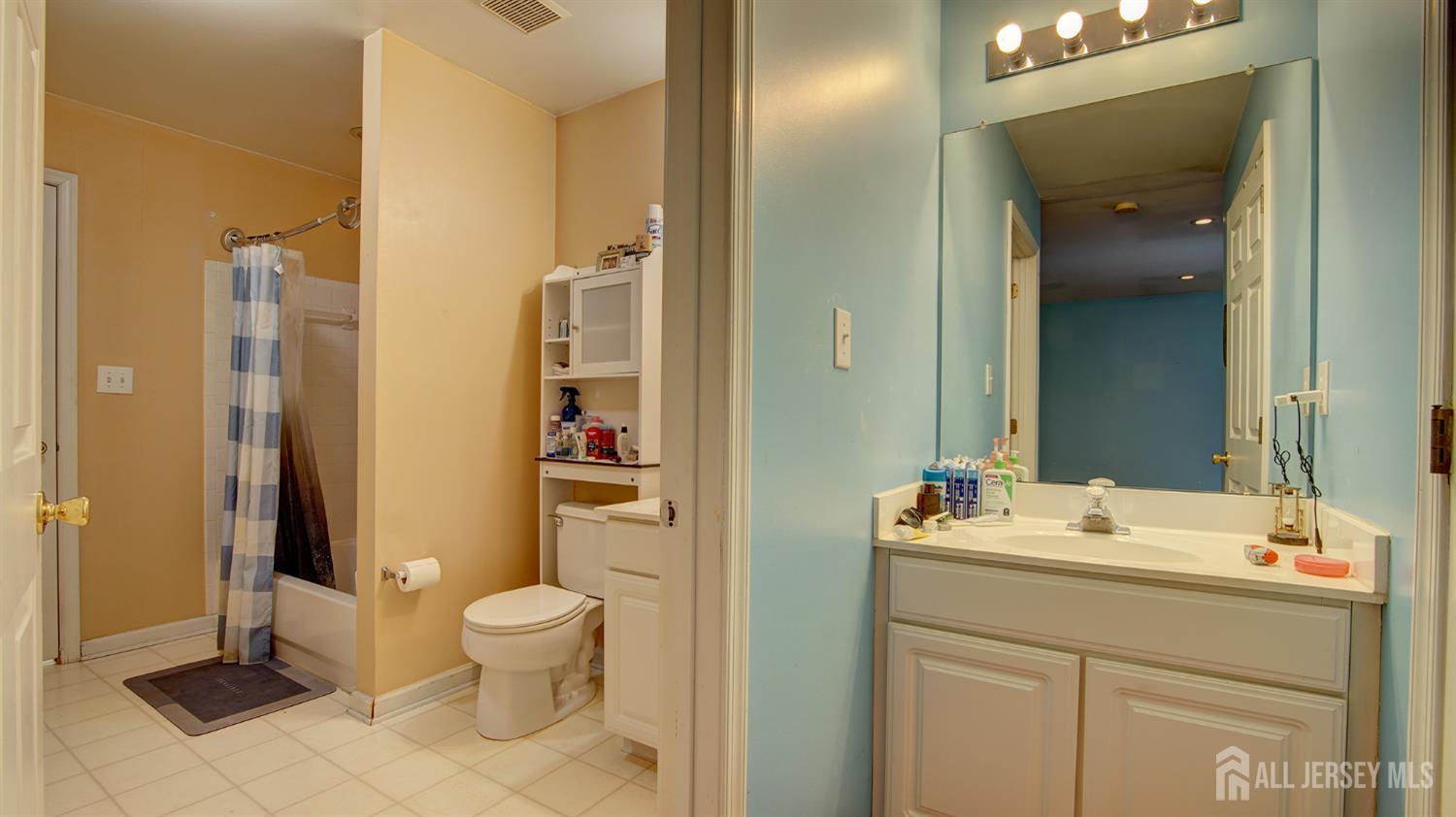 24 Foxchase Drive Burlington Twp NJ 08016