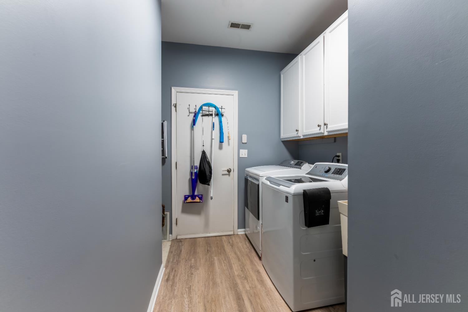 27 Pacific Avenue Bayville NJ 08721