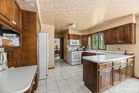 11 Aspen Circle Edison NJ 08820