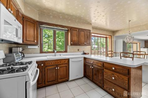 11 Aspen Circle Edison NJ 08820