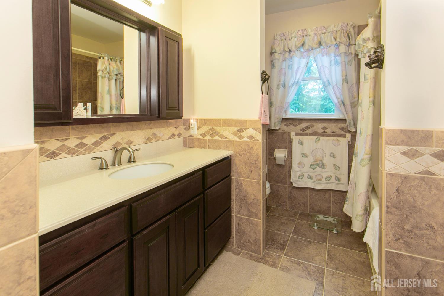 25 Huntington Road Edison NJ 08820