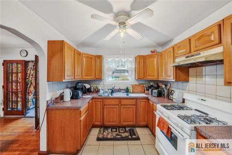 42 Plainfield Avenue Edison NJ 08817