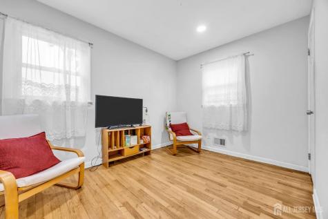 396 S 7th Avenue S Highland Park NJ 08904