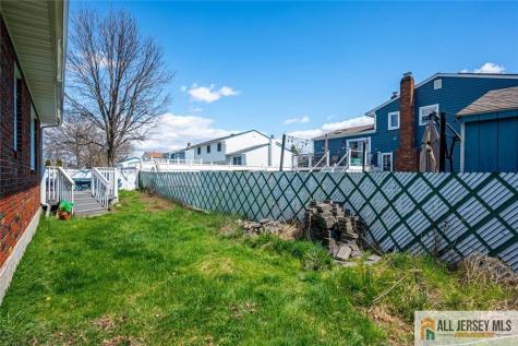 10 Wellington Avenue Port Reading NJ 07064