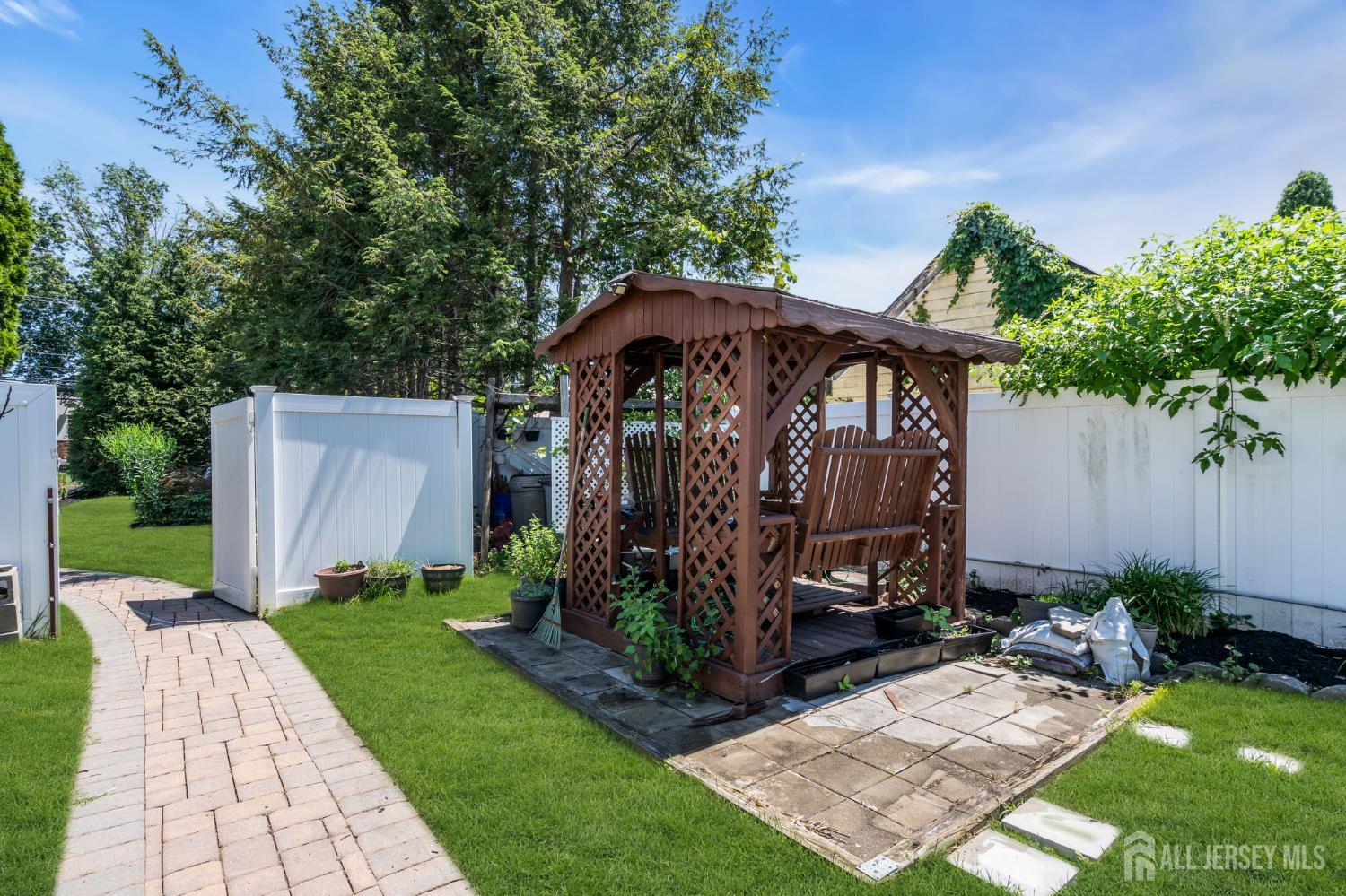133 Summerhill Road Spotswood NJ 08884