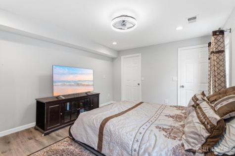 6 Whitewood Road Edison NJ 08820