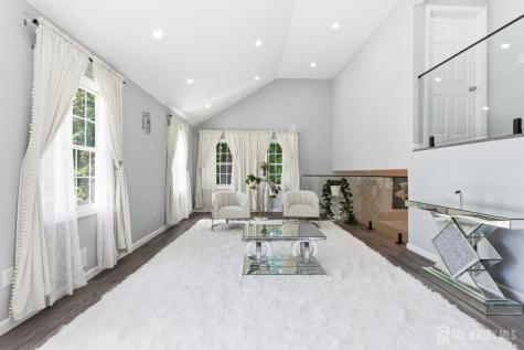 6 Whitewood Road Edison NJ 08820