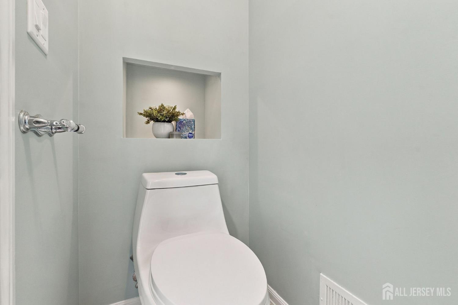 563 Buckingham Drive Piscataway NJ 08854