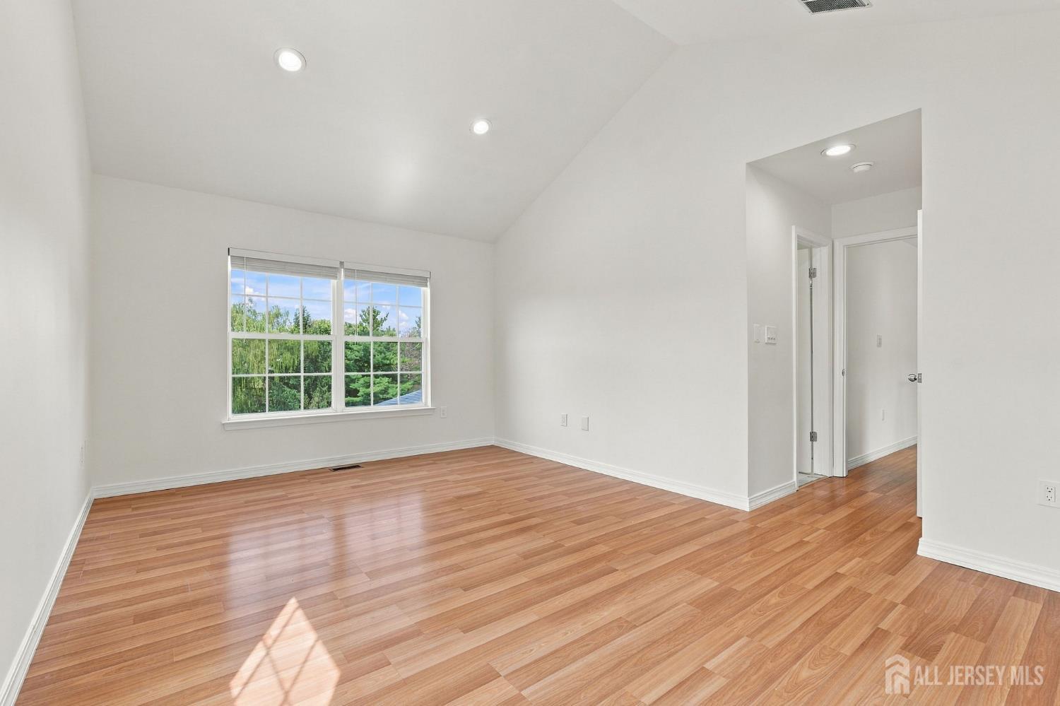 563 Buckingham Drive Piscataway NJ 08854