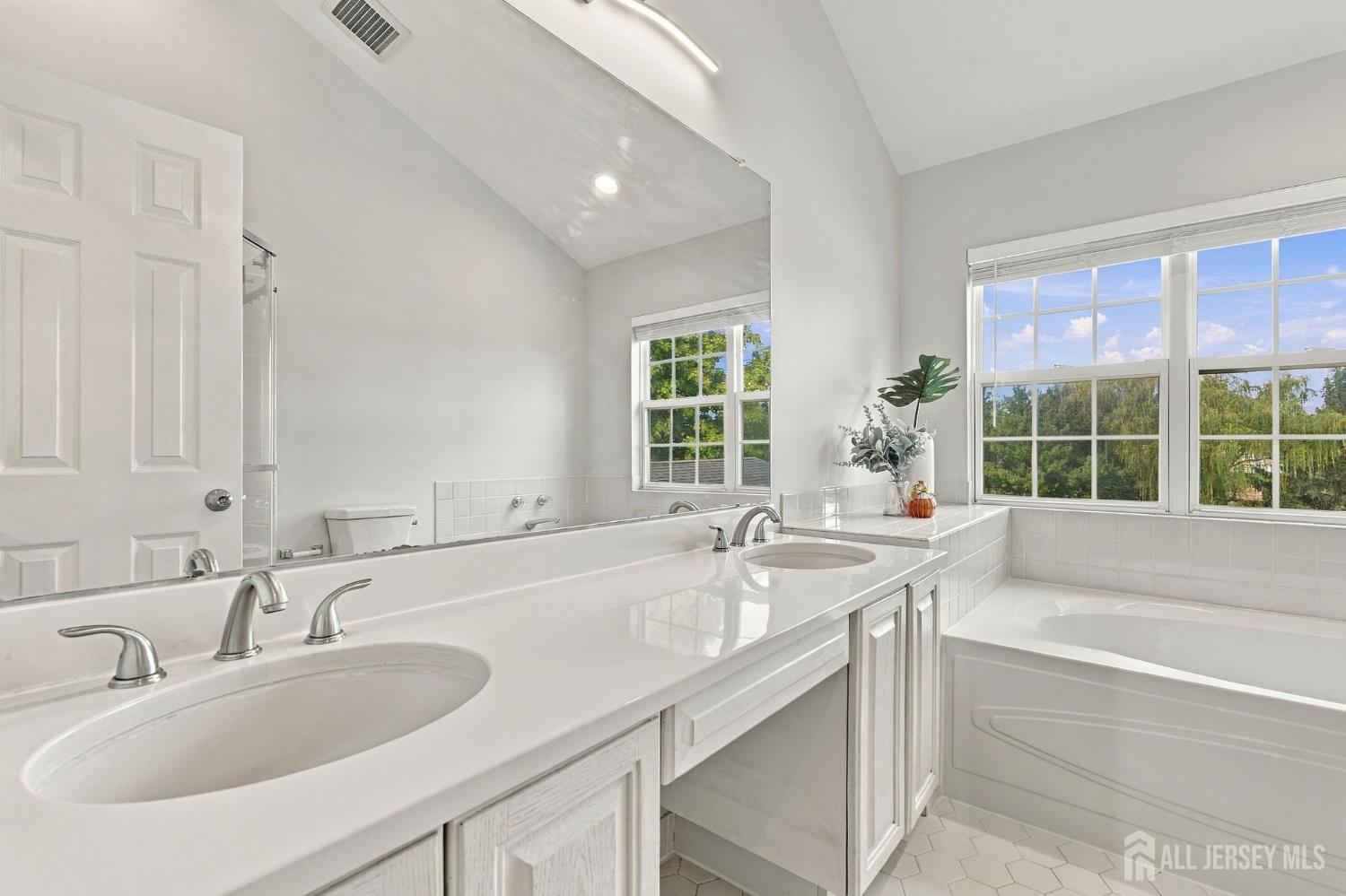 563 Buckingham Drive Piscataway NJ 08854