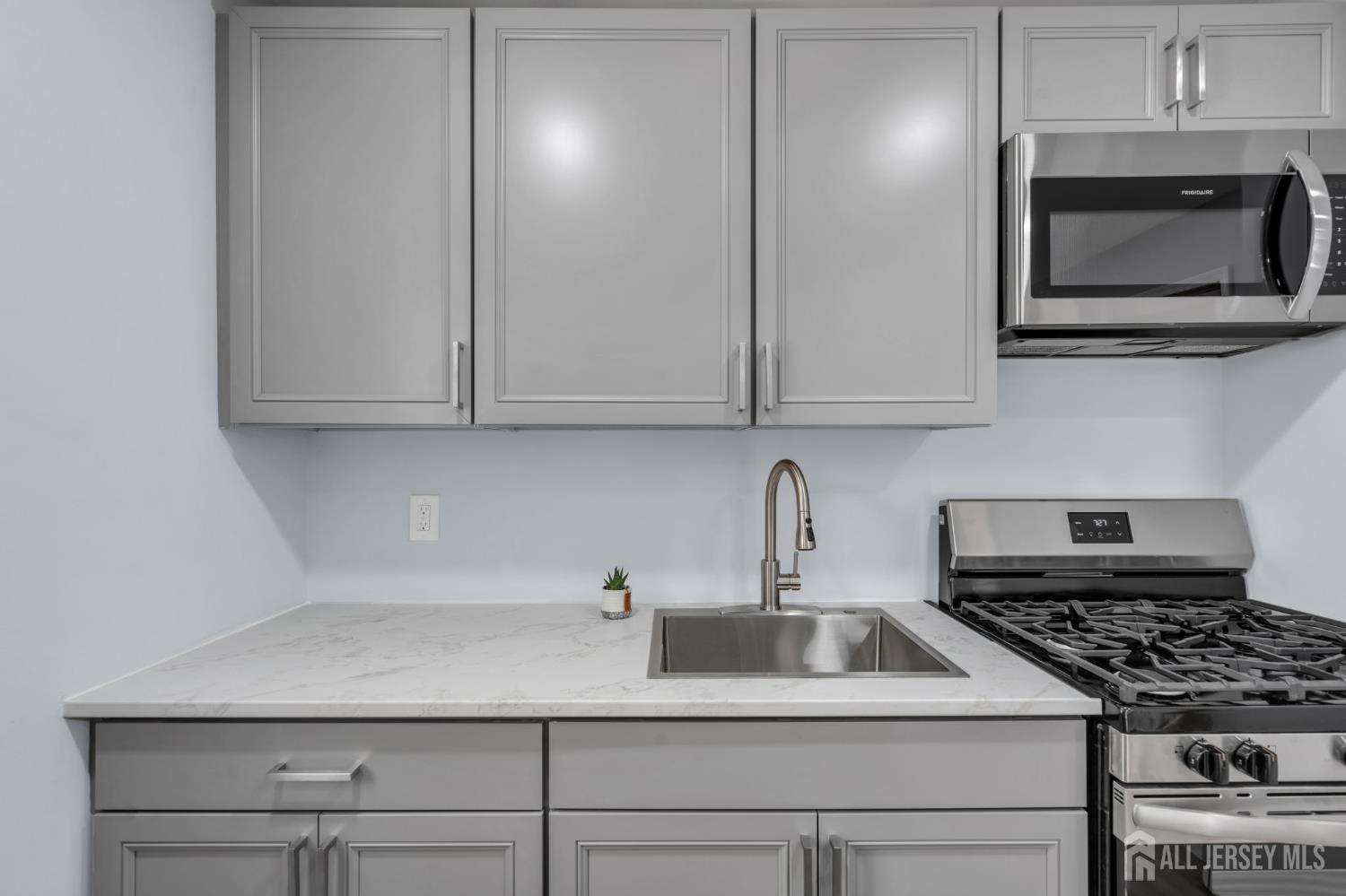 19 Baumer Road Sayreville NJ 08872