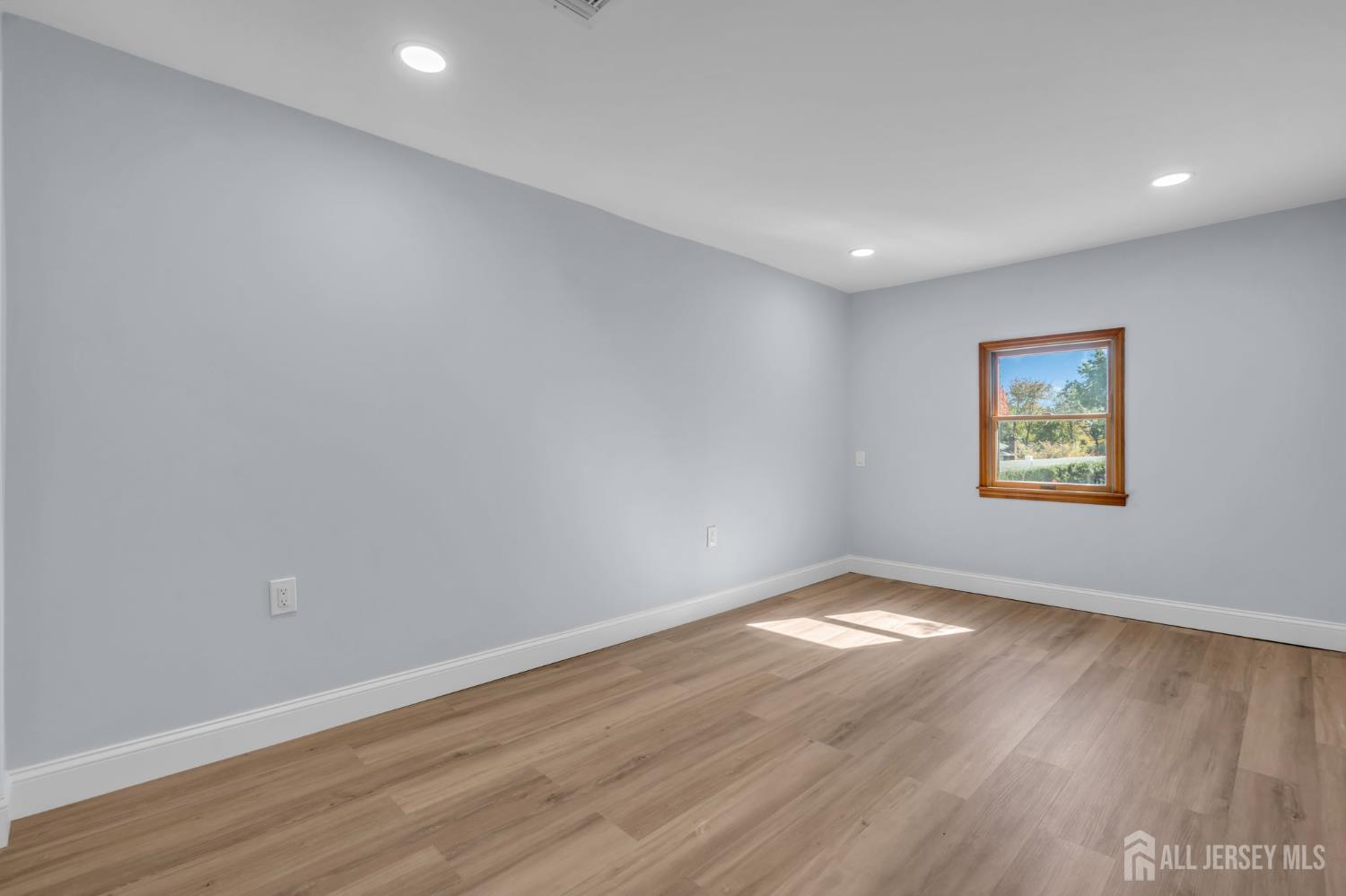 19 Baumer Road Sayreville NJ 08872