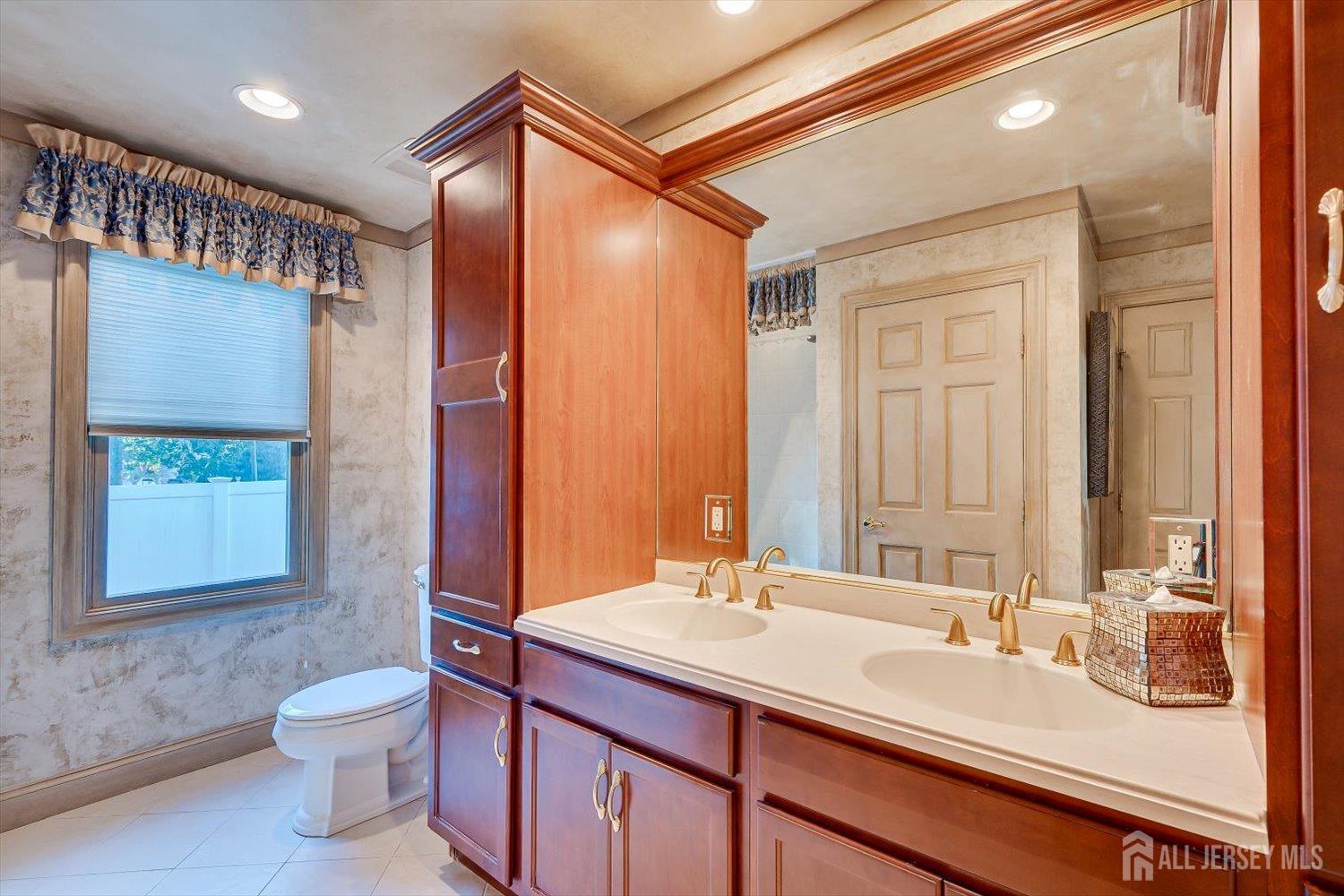 21 Stafford Road Colonia NJ 07067