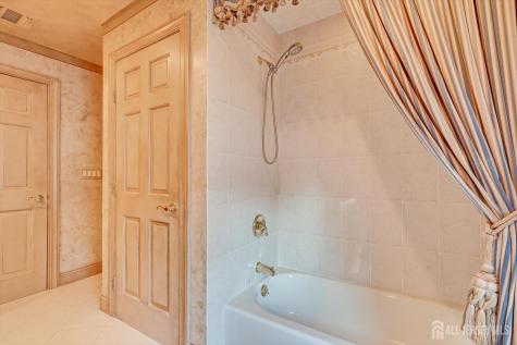 21 Stafford Road Colonia NJ 07067