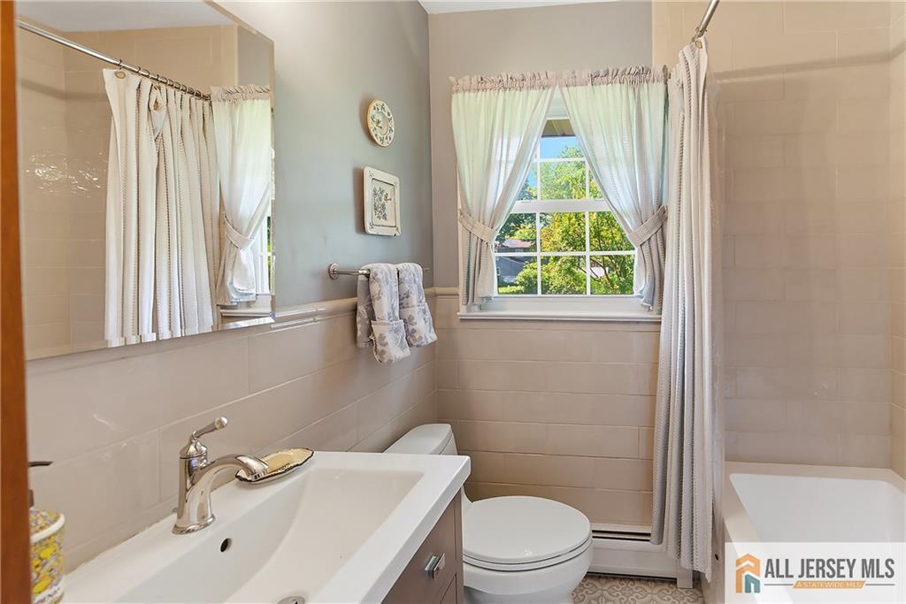 708 Sunbrite Lane Piscataway NJ 08854